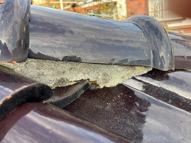 棟瓦　漆喰削れ